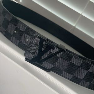 Louis Vuitton- Damier Graphite belt 40mm